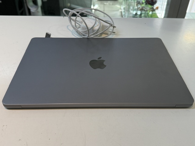 Apple MacBook Air 15" M2 2023, 24GB RAM, 1TB SSD, 10 Ladezyklen, inkl. Ladegerät, ohne Verpackung | Zustand: Sehr Gut – Bild 3