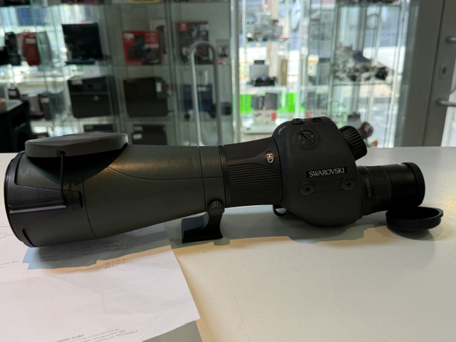 Swarovski STR 80 MRAD Spektiv, Hochwertiges HD-Spektiv mit zuschaltbarem MRAD-Strichbild, inklusive 45x S W Okular und Originalrechnung. | Zustand: Sehr Gut