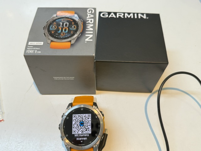 Garmin Fenix 8 51mm Sapphire Titanium, AMOLED, Spark Orange | Graphite Silikonarmband, inkl. Originalverpackung und Ladekabel | Zustand: Gut – Bild 5