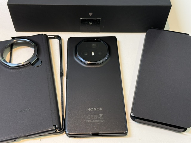Honor Magic V3 512GB Schwarz, Inklusive Originalverpackung, Hülle und Ladekabel. | SimLock: Frei | Zustand: Sehr Gut | Farbe: schwarz | Akku: Sehr Gut – Bild 4