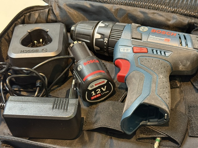 Bosch Professional GSB 12V-15, Akku-Schlagbohrschrauber inkl. 1x 12V 2.0Ah Akku, Ladegerät, Bit-Set und Werkzeugtasche. | Zustand: Sehr Gut – Bild 3