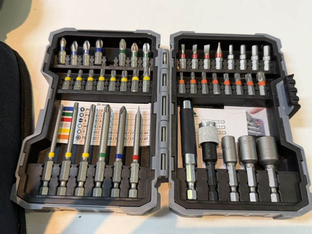 Bosch Professional GSB 12V-15, Akku-Schlagbohrschrauber inkl. 1x 12V 2.0Ah Akku, Ladegerät, Bit-Set und Werkzeugtasche. | Zustand: Sehr Gut – Bild 5