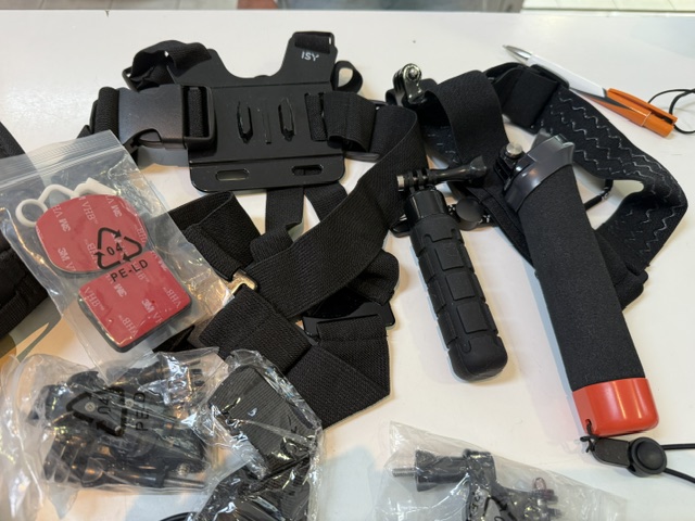 GoPro HERO7 Black 2018 Schwarz, Actionkamera mit umfangreichem Zubehör-Set, inklusive Halterungen, Akkus und Transporttasche. | Zustand: Gut – Bild 5