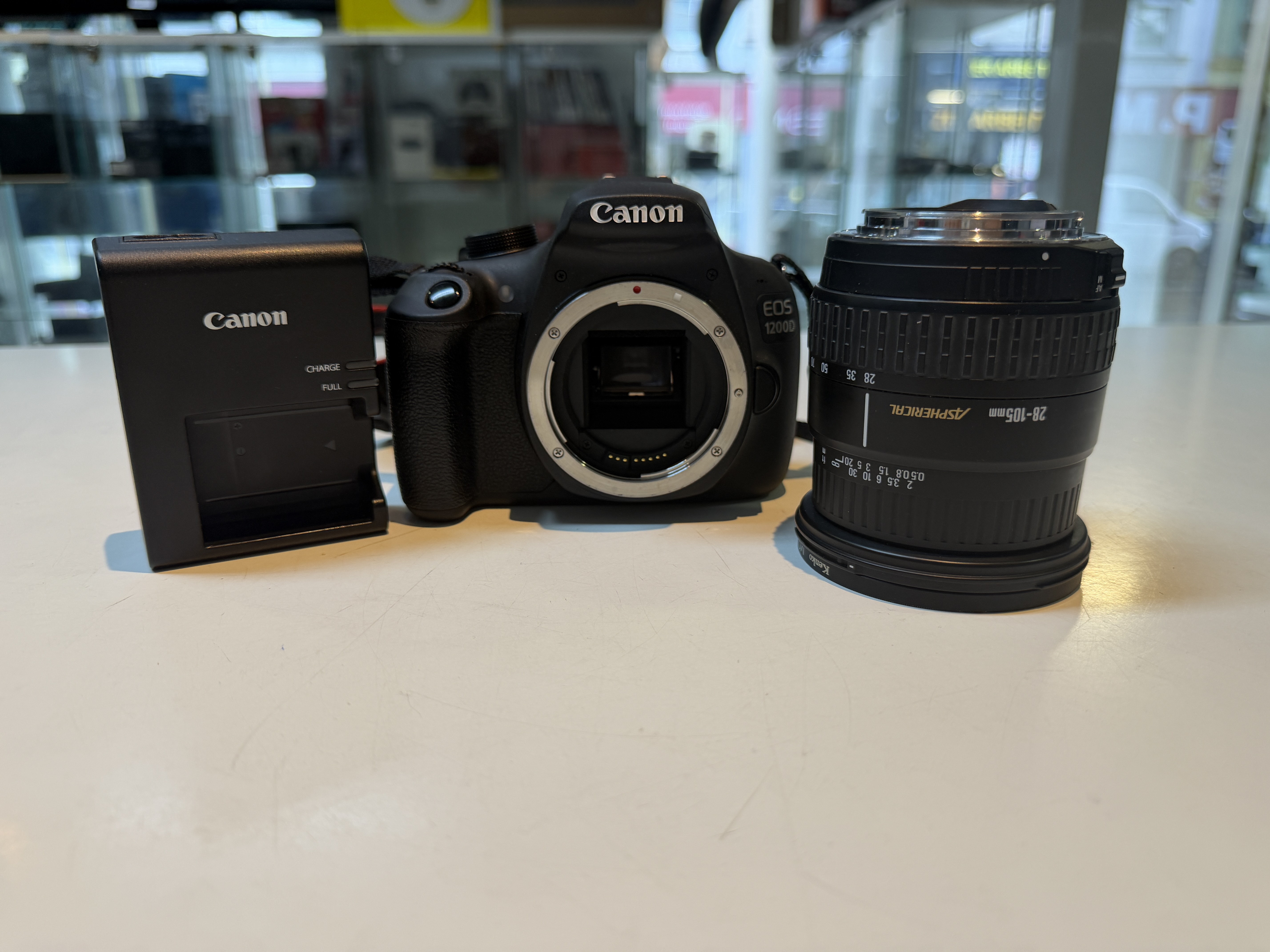 Canon EOS 1200D 2014 schwarz, Kleinem Kratzer auf dem Display, mit Ladegerät, Tasche | Zustand: Sehr Gut – Bild 3