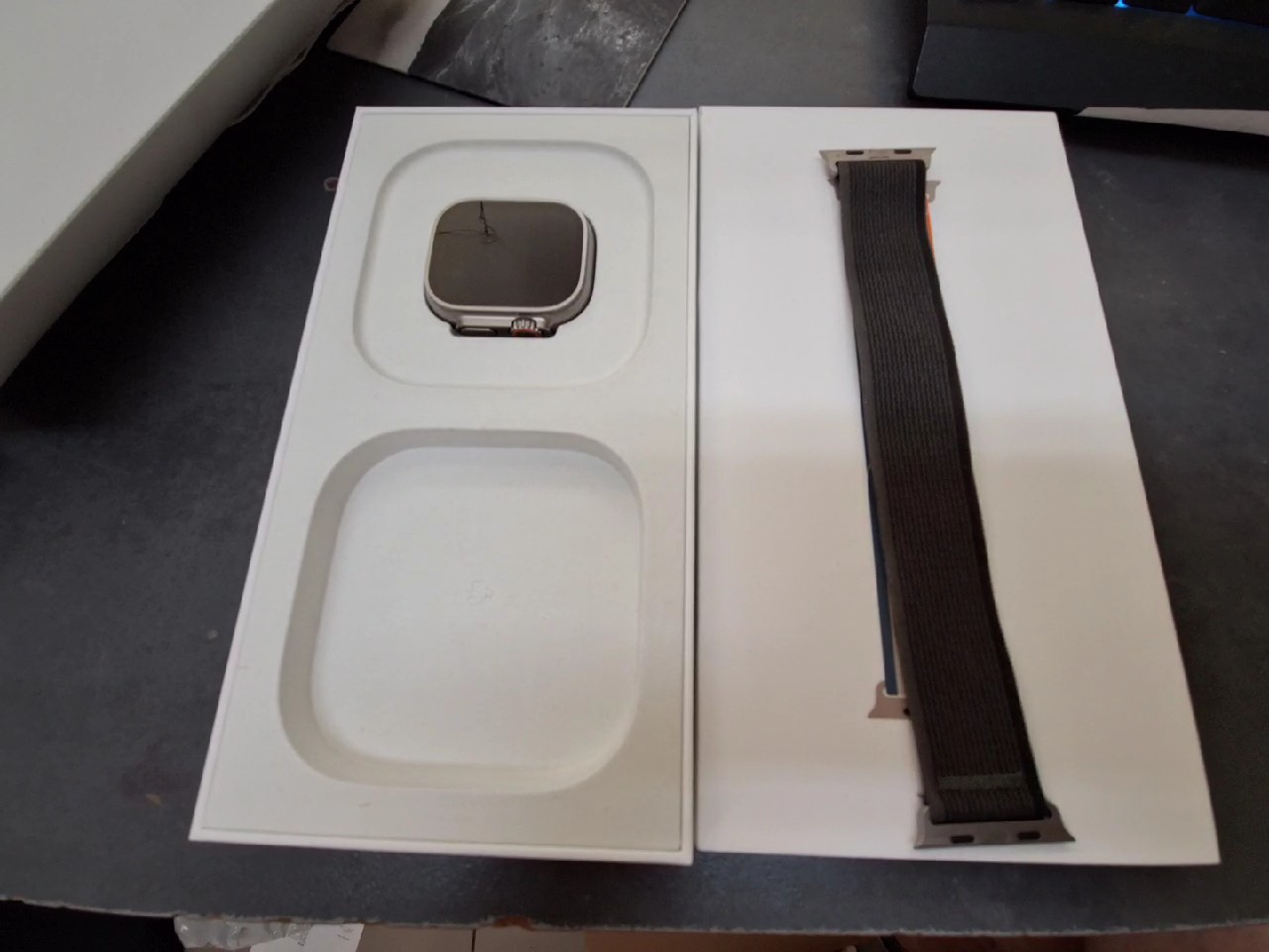 Apple Watch Ultra 2, 49 mm, Titan, GPS + Cellular, iCloud-Sperre aktiv, Verkauf als defektes Ersatzteil, mit Armband | ohne Ladegerät | Zustand: Sehr Gut – Bild 2