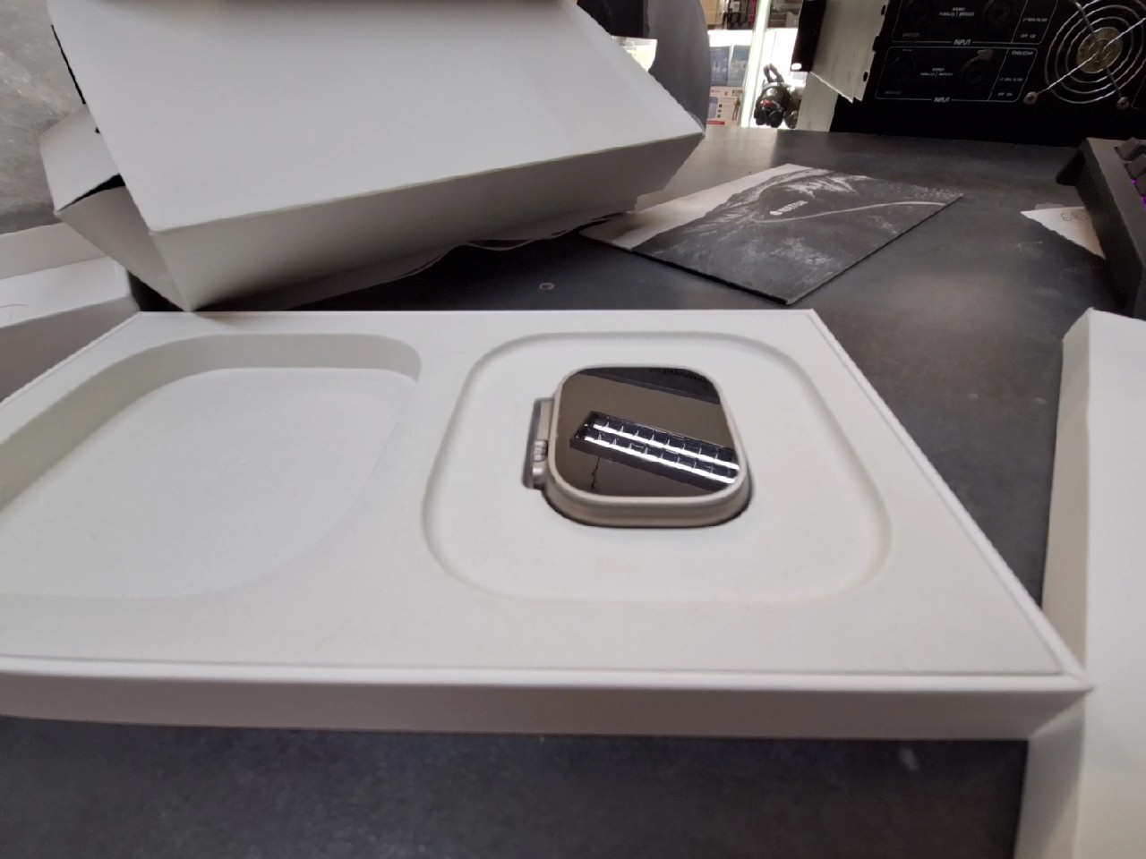 Apple Watch Ultra 2, 49 mm, Titan, GPS + Cellular, iCloud-Sperre aktiv, Verkauf als defektes Ersatzteil, mit Armband | ohne Ladegerät | Zustand: Sehr Gut – Bild 3