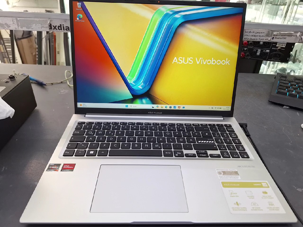 ASUS Vivobook 16 M1605YA Silber, 16 Zoll WUXGA Display, AMD Ryzen 7 7730U, 16GB RAM, 1TB SSD, inkl. Ladegerät | Zustand: Sehr Gut – Bild 2