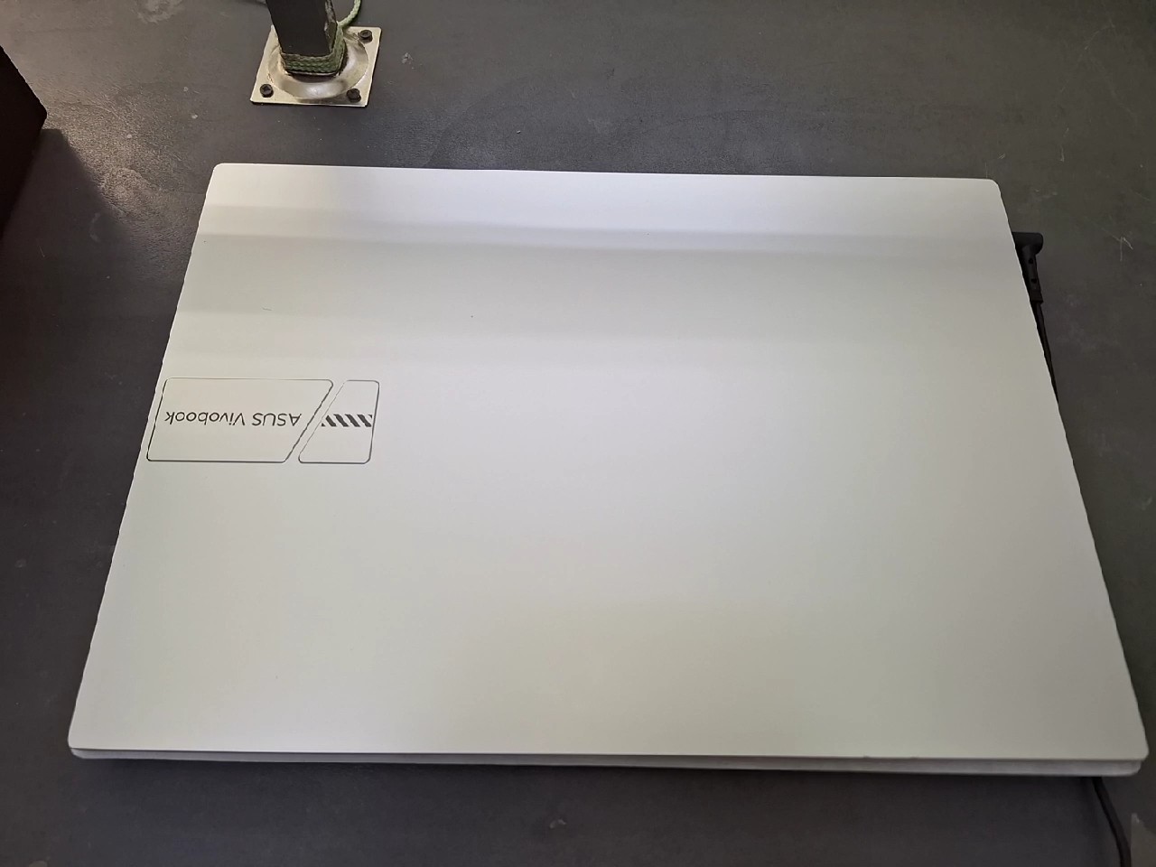 ASUS Vivobook 16 M1605YA Silber, 16 Zoll WUXGA Display, AMD Ryzen 7 7730U, 16GB RAM, 1TB SSD, inkl. Ladegerät | Zustand: Sehr Gut – Bild 5