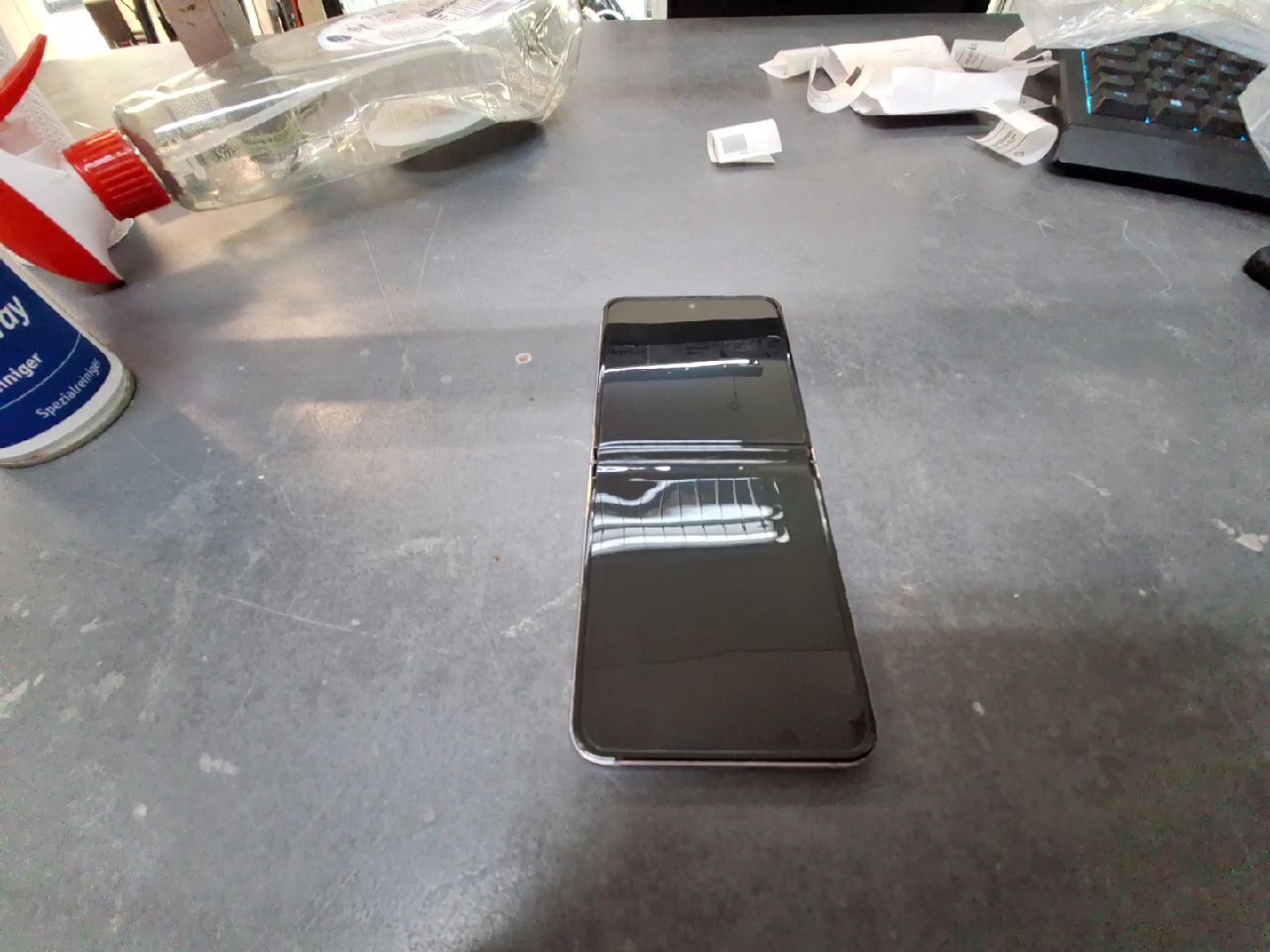 Samsung Galaxy Z Flip 5 256GB, Faltbares 5G-Smartphone mit 6,7-Zoll-Display und Dual-SIM-Funktion. | SimLock: Frei | Zustand: In Ordnung | Farbe: rose | Akku: – Bild 3