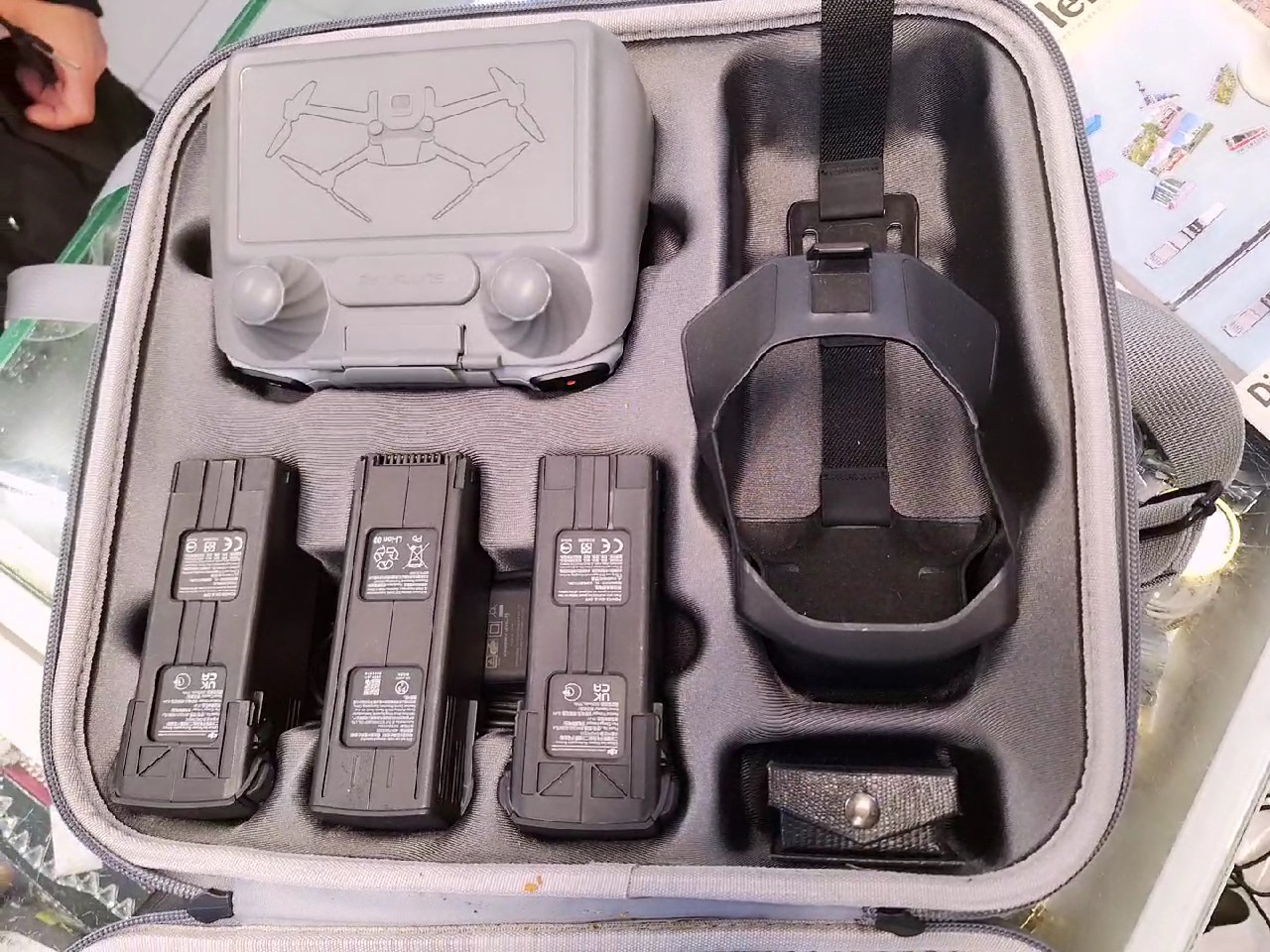 DJI Mavic 3 Fly More Combo, Inkl. DJI RC, 3 Akkus, Ladestation, Tasche. Achtung: Drohne ist an Vorbesitzer-Account gebunden, aber alles funktioniert | Zustand: Sehr Gut – Bild 2