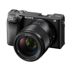Sony Alpha 6400, schwarz, Spiegellose Systemkamera mit Objektiv FE 35mm F1.8 (SEL35F18F) und Ladegerät | Zustand: Sehr Gut