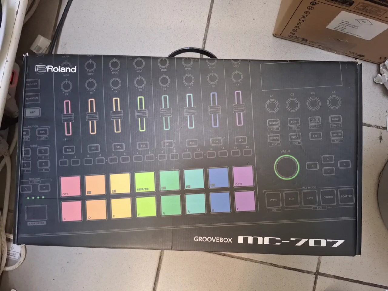 Roland MC-707 Groovebox Schwarz, 8-Spur Groovebox, Synthesizer, Sampler, Sequencer mit Originalverpackung und Netzteil | Zustand: Sehr Gut – Bild 3