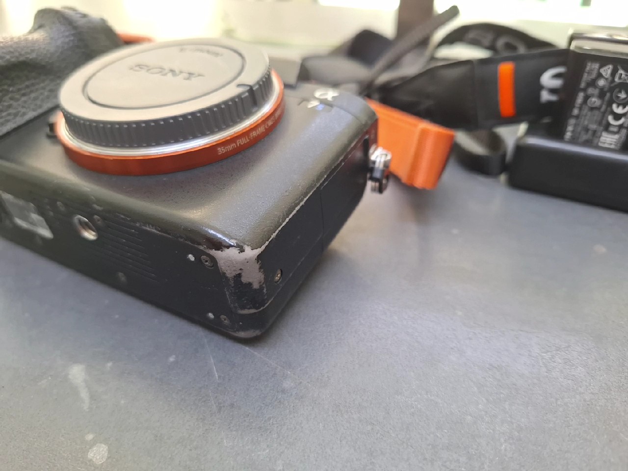 Sony Alpha 7S II schwarz, 13.725 Auslösungen, 4K Video, SteadyShot Inside, Vollformat-Sensor, Abrieb an Gehäusekanten, Zubehör: Trageriemen, 3 Akkus+Ladegerät | Zustand: Gut – Bild 4