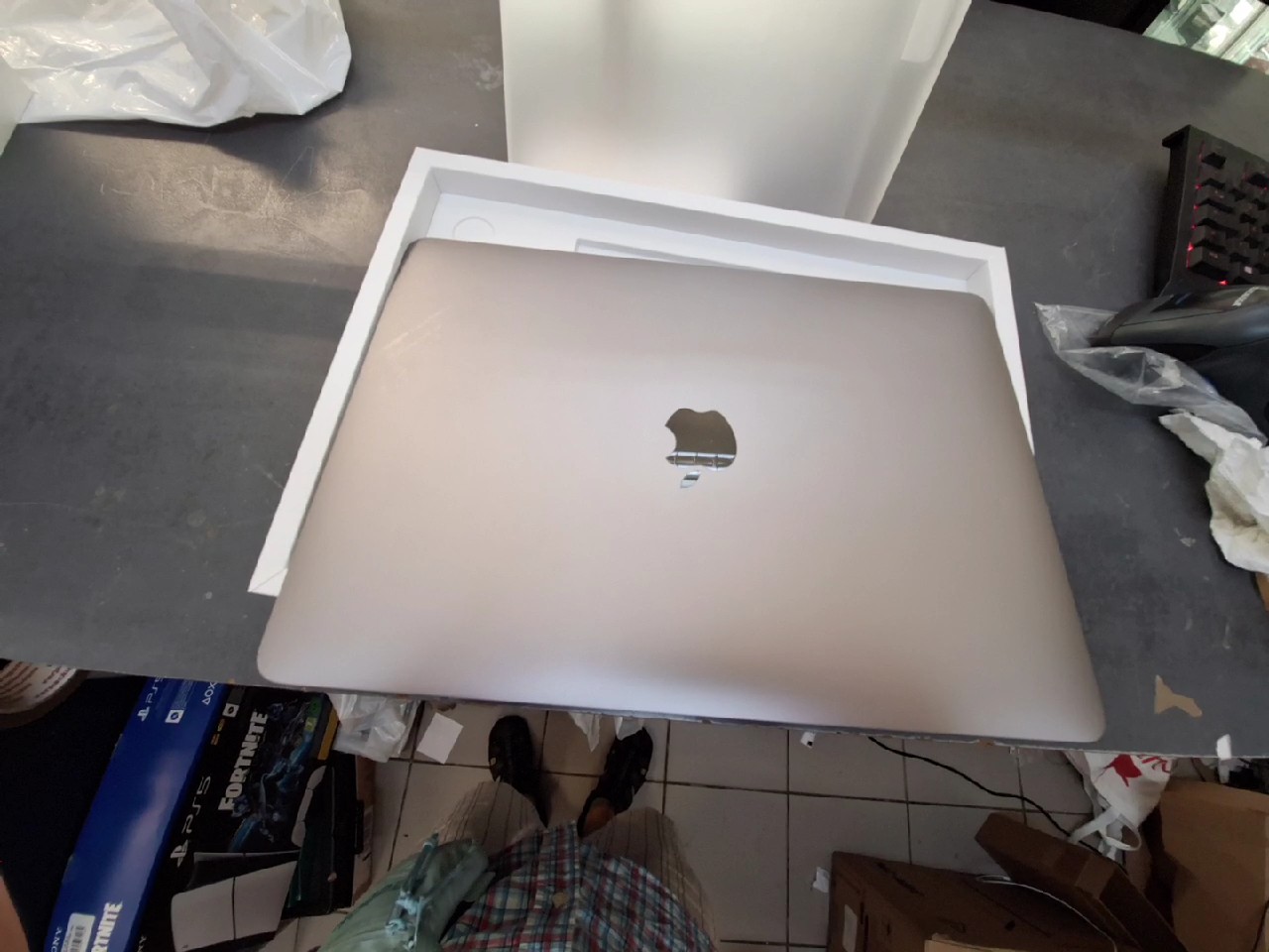 Apple MacBook Pro 13" 2020 (4 Thunderbolt), i5, 16GB RAM, 1TB SSD, 1273 Ladezyklen, inkl. OVP | Zustand: gebraucht – Bild 2