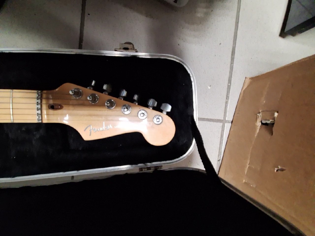 Fender American Deluxe Stratocaster HSS, USA-Modell, am dlx strat hss mn mtb, model no 0101502764, inklusive Koffer, Farbe: Schwarz | Zustand: Gut – Bild 3