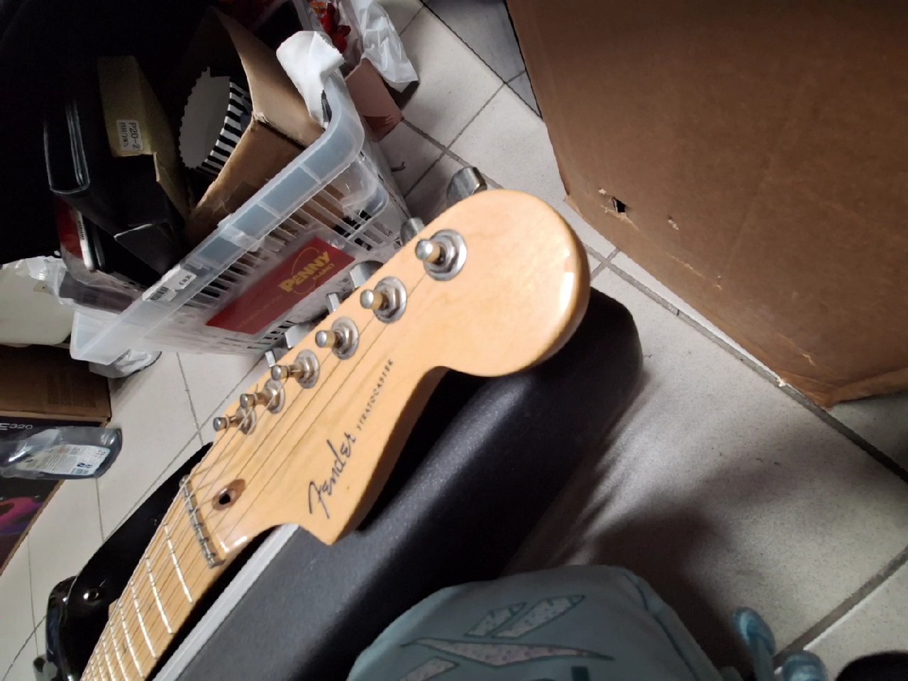Fender American Deluxe Stratocaster HSS, USA-Modell, am dlx strat hss mn mtb, model no 0101502764, inklusive Koffer, Farbe: Schwarz | Zustand: Gut – Bild 4