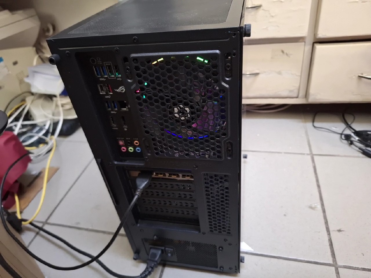 Gaming PC AMD Ryzen 5 3400G RTX 5060, 16GB RAM, 512GB SSD (SATA) + 512GB SSD (NVMe), Empire Gaming Gehäuse, ASUS ROG Mainboard | Zustand: Sehr Gut – Bild 3