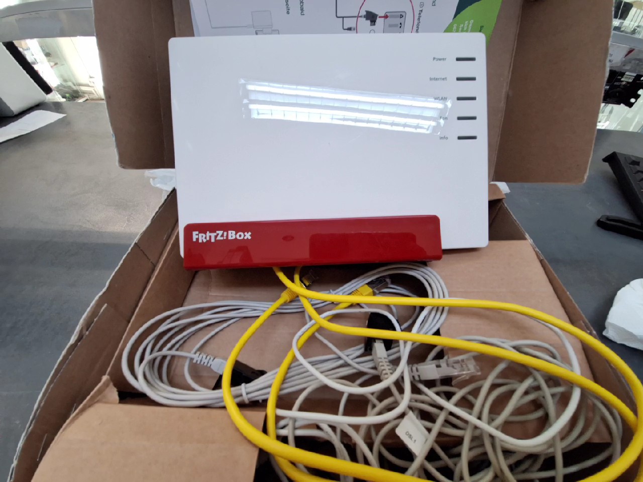 AVM FRITZ!Box 7583, 2024, weiß-rot, DSL-Router, G.fast, Mesh Wi-Fi, 4x Gigabit LAN, inkl. Netzteil und Kabel, in OVP, Produktionsjahr 2024 (S38) | Zustand: Gut – Bild 3