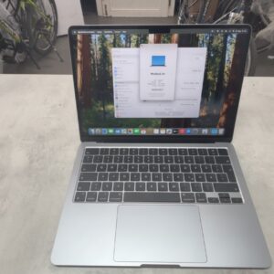 Apple MacBook Air 13 M3 2024 Space Grau, 13 Zoll, Apple M3, 16 GB RAM, 512 GB SSD, Ladezyklen: 5 | Zustand: Gut