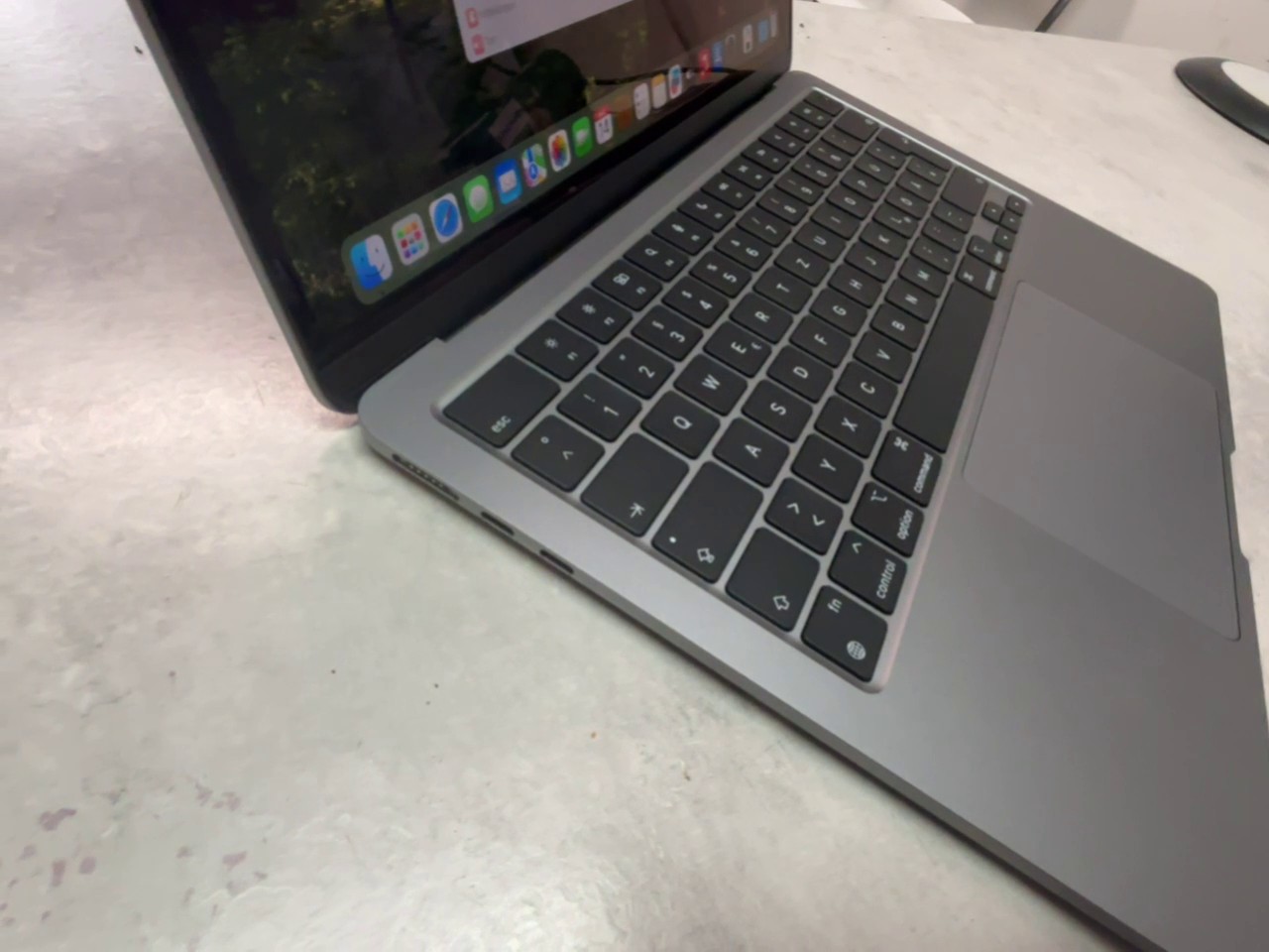 Apple MacBook Air 13 M3 2024 Space Grau, 13 Zoll, Apple M3, 16 GB RAM, 512 GB SSD, Ladezyklen: 5 | Zustand: Gut – Bild 3
