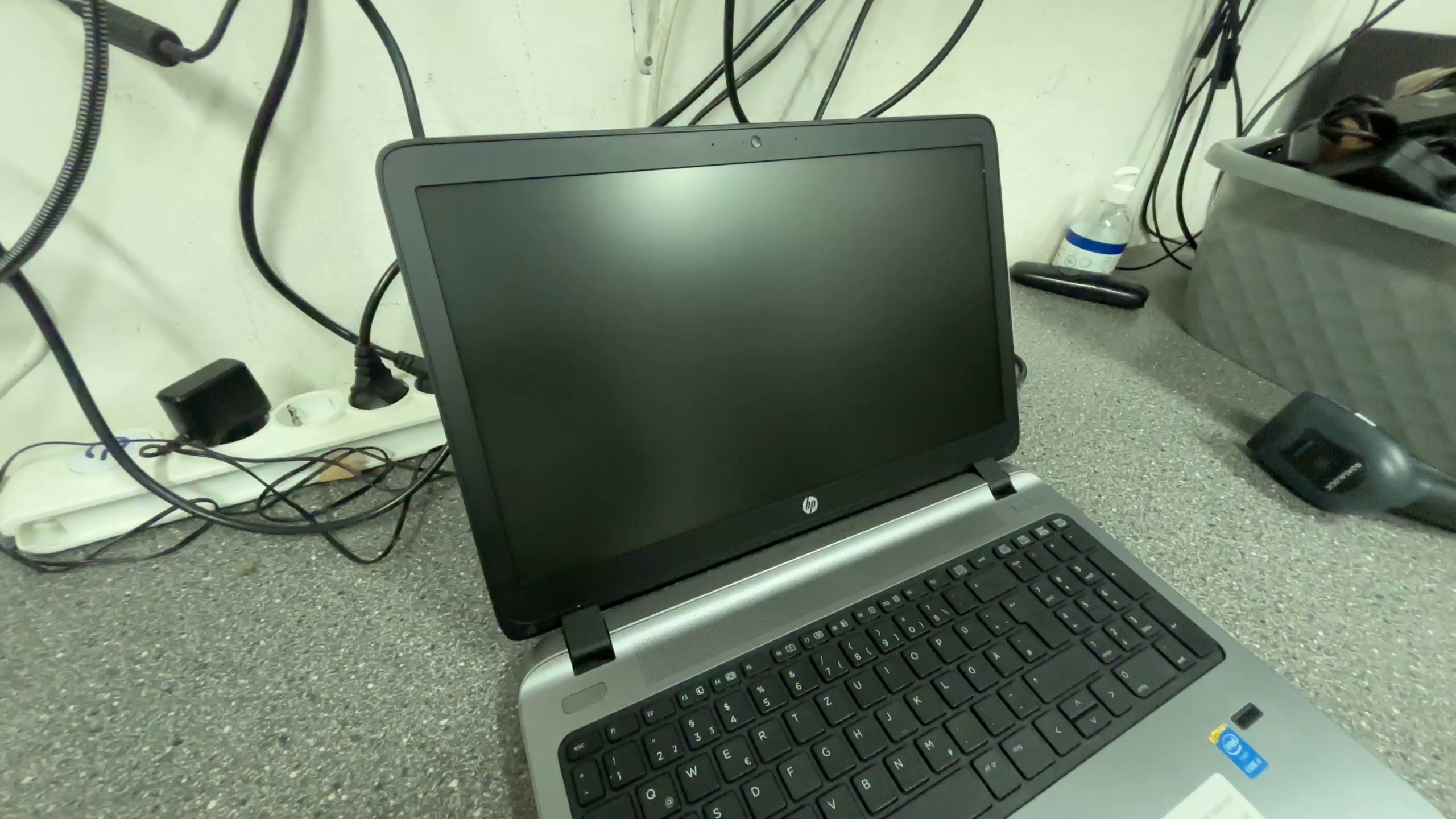 HP ProBook 450 G2 2014 Schwarz Silber, Schaltet sich nicht mehr ein, ohne Garantie | Zustand: Sehr Gut – Bild 3