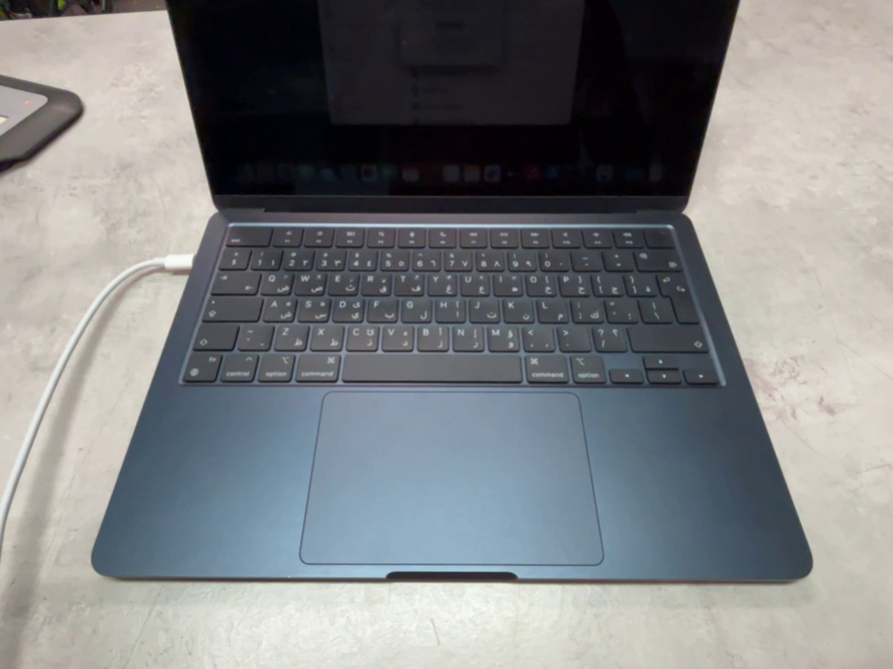 Apple MacBook Air 13 M3 2024 Mitternacht, Apple M3, 16 GB RAM, 512 GB SSD, 26 Zyklen | Zustand: Sehr Gut – Bild 2