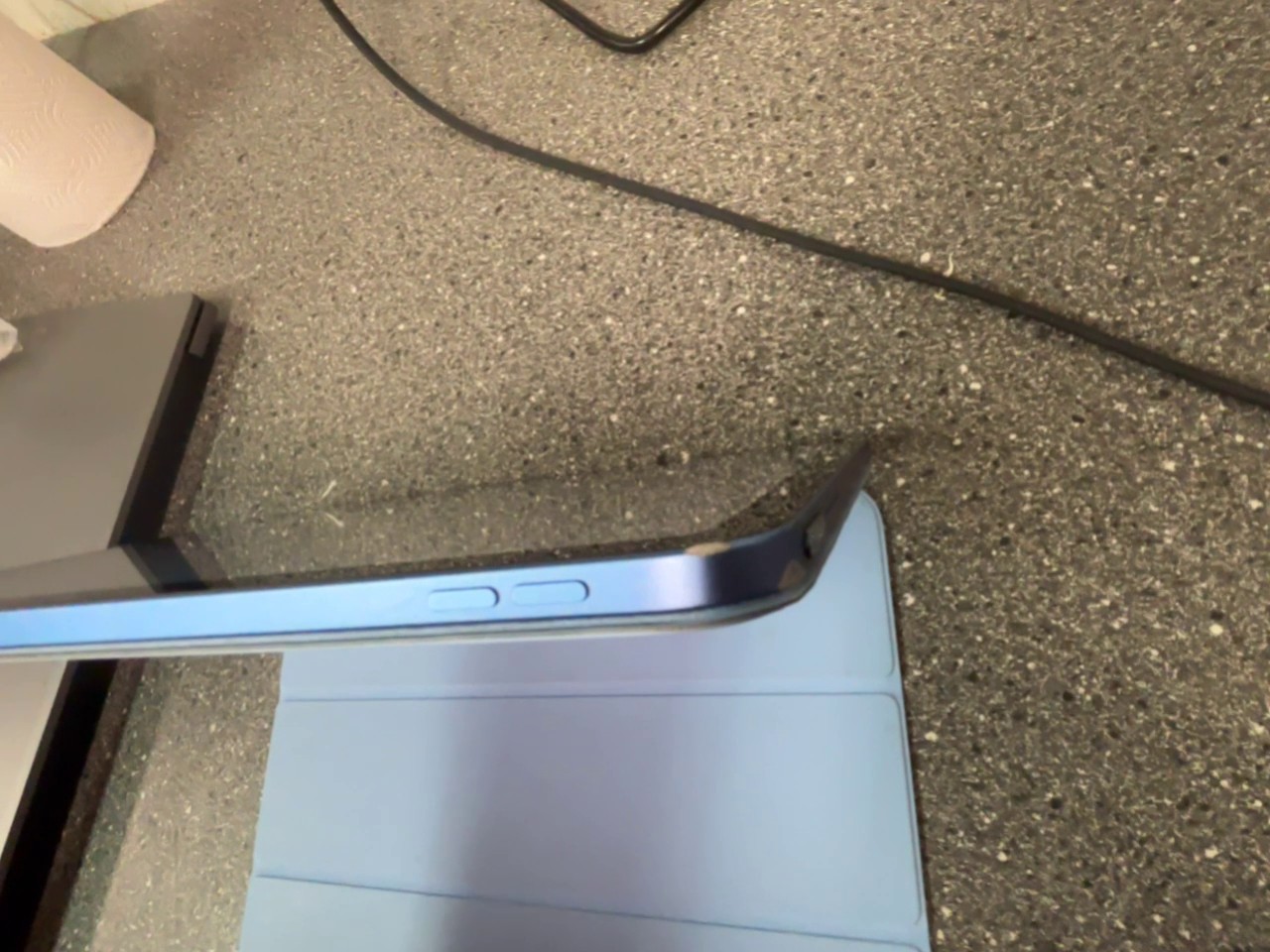 Apple iPad 10 (2022) Blau, 256 GB, Wi-Fi, an der Ecke hat es eine kleine Beschädigung | Zustand: In Ordnung | Farbe: blau – Bild 2
