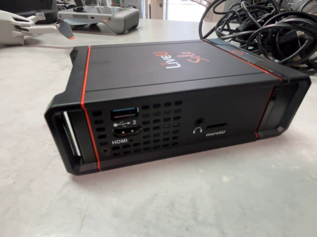 LiveU Solo HDMI, Schwarz/Orange, Mobiler HDMI Video-Encoder für Live-Streaming, keine sichtbaren Schäden | Zustand: Sehr Gut – Bild 3