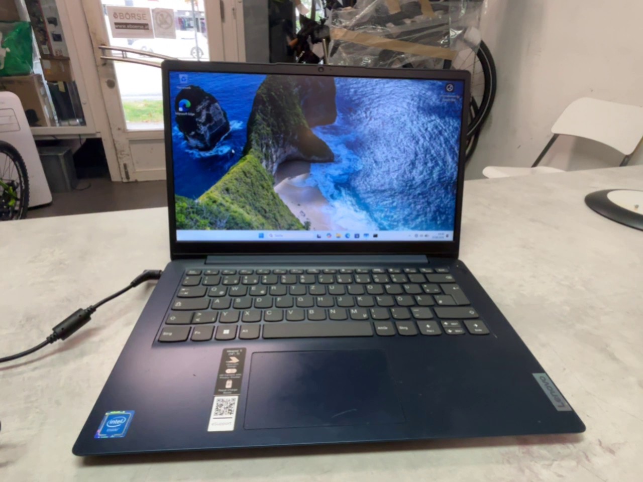 Lenovo IdeaPad 1i N4020 Blau, Intel Celeron N4020, 4 GB RAM, 128 GB SSD, inkl. Netzteil | Zustand: Gut