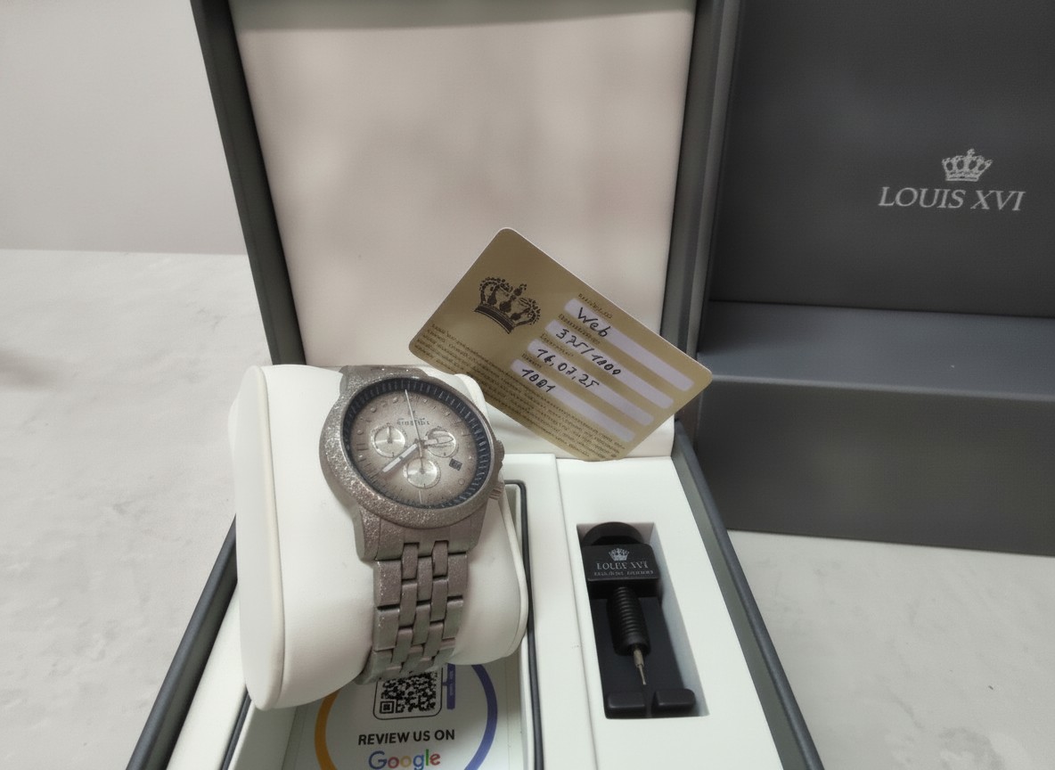 Louis XVI Aramis Frosted 1081 Grau, Herren-Armbanduhr, Chronograph, Edelstahl, Saphirglas, mit Originalverpackung | Zustand: Sehr Gut | Farbe: weiss