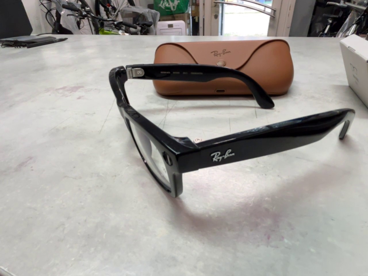 Ray-Ban Meta Wayfarer (Gen 2) Schwarz, Smart Glasses mit Kamera, Audio, Sprachsteuerung, Ladeetui und Originalverpackung | Zustand: Wie Neu – Bild 2