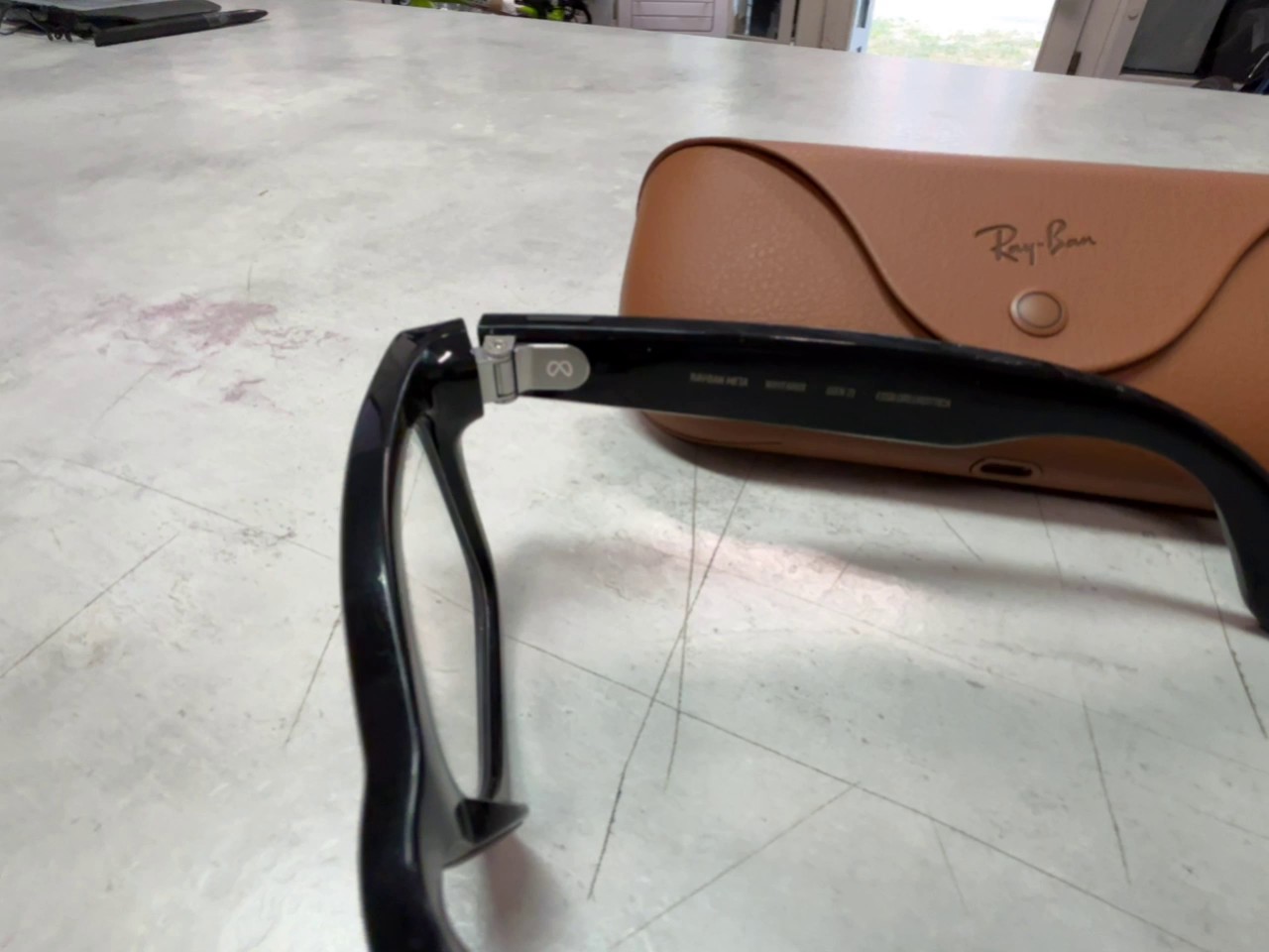 Ray-Ban Meta Wayfarer (Gen 2) Schwarz, Smart Glasses mit Kamera, Audio, Sprachsteuerung, Ladeetui und Originalverpackung | Zustand: Wie Neu – Bild 3