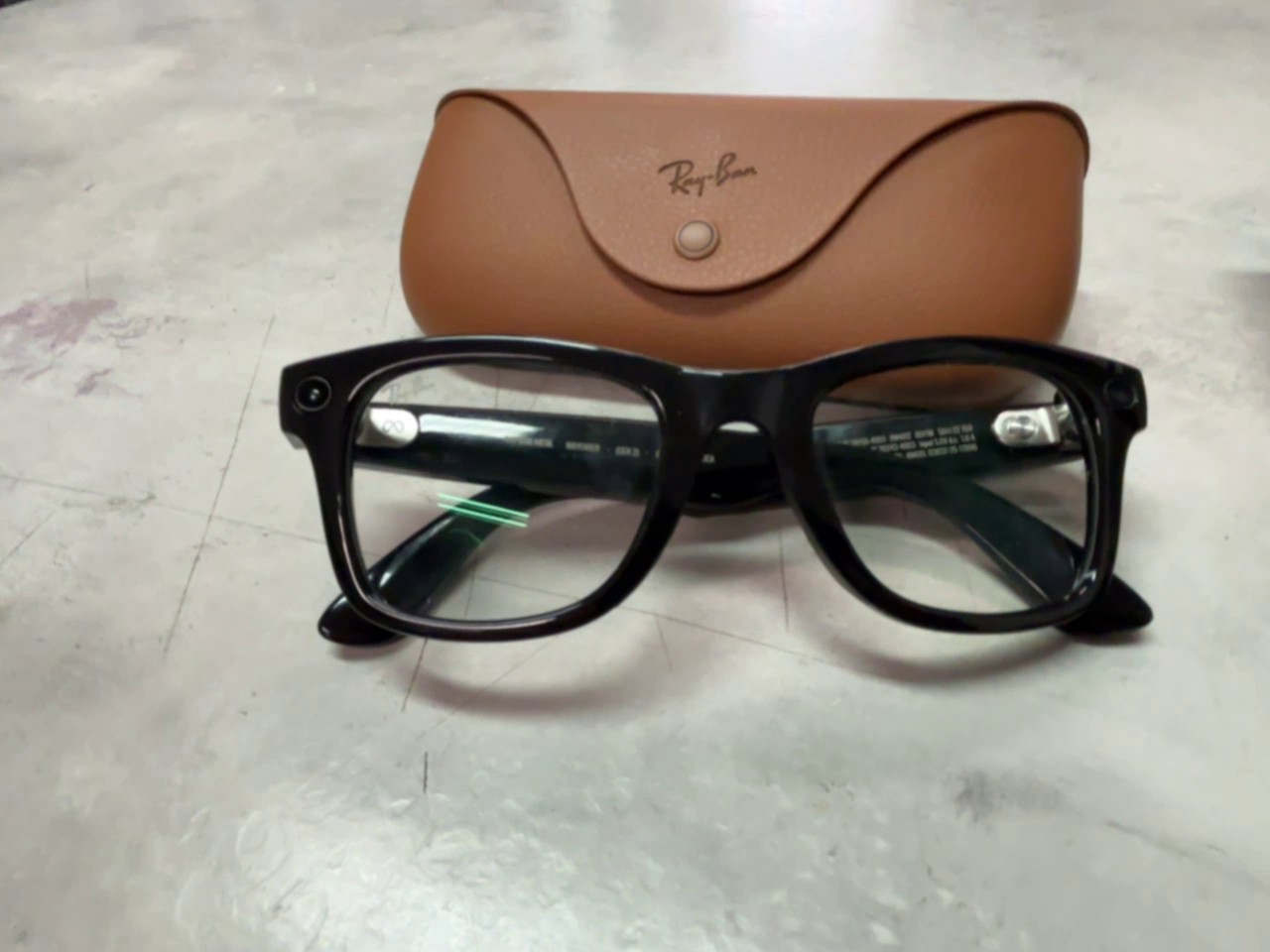 Ray-Ban Meta Wayfarer (Gen 2) Schwarz, Smart Glasses mit Kamera, Audio, Sprachsteuerung, Ladeetui und Originalverpackung | Zustand: Wie Neu – Bild 4