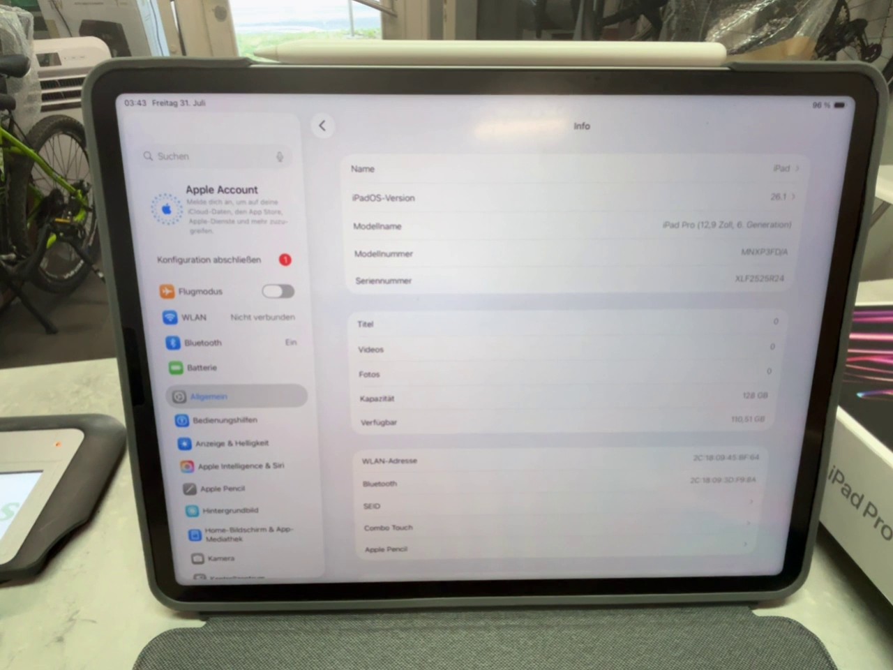 Apple iPad Pro 12,9" (6. Gen.) 2022 Spacegrau, 128 GB, WLAN, Apple M2, inkl. Logitech Combo Touch Tastatur, Apple Pencil und OVP | Zustand: Sehr Gut | Farbe: schwarz – Bild 3