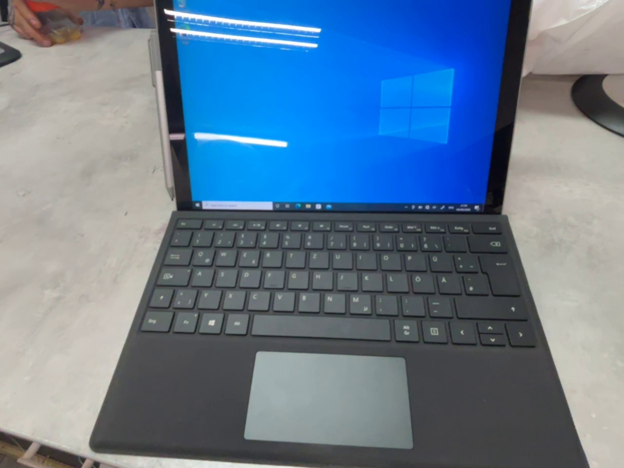 Microsoft Surface Pro 4 (2015, Silber), Intel Core i5-6300U, 4 GB RAM, 128 GB SSD, Windows 10 Pro, Zubehör: Tastatur, Stift, Ladegerät, Akku schwach | Zustand: Sehr Gut | Farbe: schwarz – Bild 4