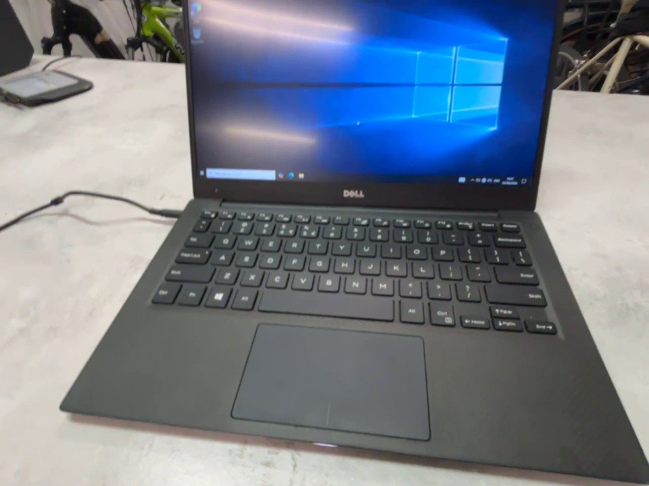 Dell XPS 13 (9360) Silber 2017, Intel Core i7-7560U, 8GB RAM, 256GB SSD, inkl. Ladekabel | Zustand: Gebraucht – Bild 2