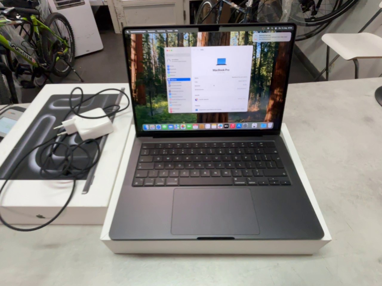 MacBook Pro 14 M3 Pro 2023 Silber, M3 Pro| 11 core cpu | 14 core gpu, 18gb ram, 512gb ssd, de | ovp | zyklen :9 | English (QWERTY) | Zustand: Sehr Gut – Bild 4