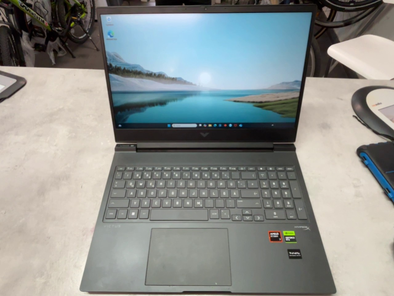HP Victus 16-s1000, 2024, Dunkelgrau, AMD Ryzen 7 8845HS, 32GB RAM, 1TB SSD, RTX 4060, mit OVP und Ladegerät | Zustand: Sehr Gut – Bild 6
