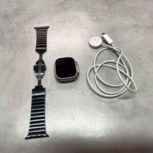 Apple Watch Ultra 2022 Titan, Smartwatch, 49 mm, inklusive Ladekabel und Armband | Zustand: Sehr Gut | Farbe: schwarz