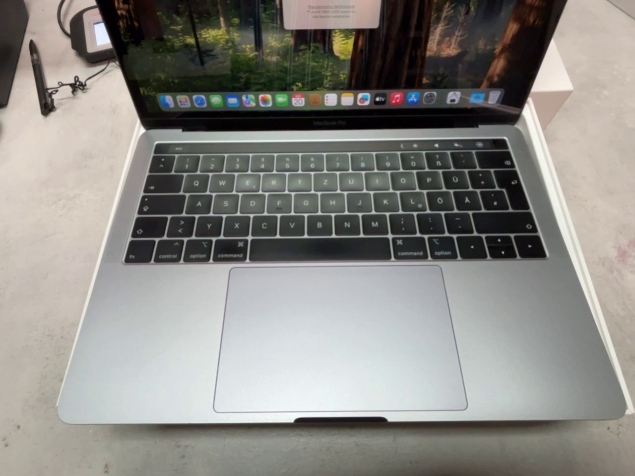 Apple MacBook Pro 13 (2019), Intel Core i5, 8GB RAM, 128GB SSD, 350 Ladezyklen, Ladegerät nicht original | Zustand: Gut – Bild 2
