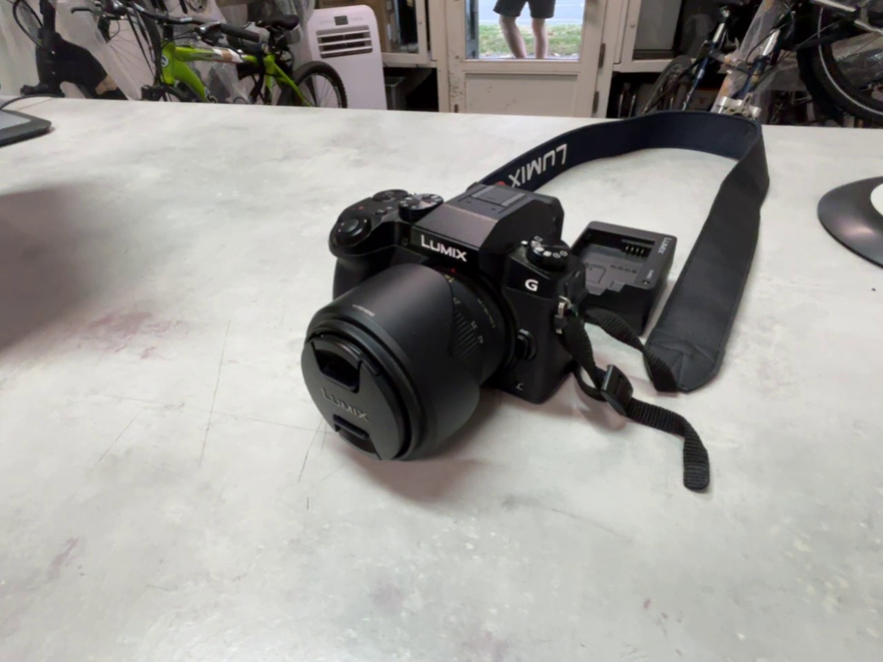 Panasonic Lumix G7 2015 Schwarz, 16 MP Micro Four Thirds, 4K Video, inkl. 14-42mm Objektiv, leichte Kratzer, Tragegurt MIT Ladegerät | Zustand: Gebraucht – Bild 3