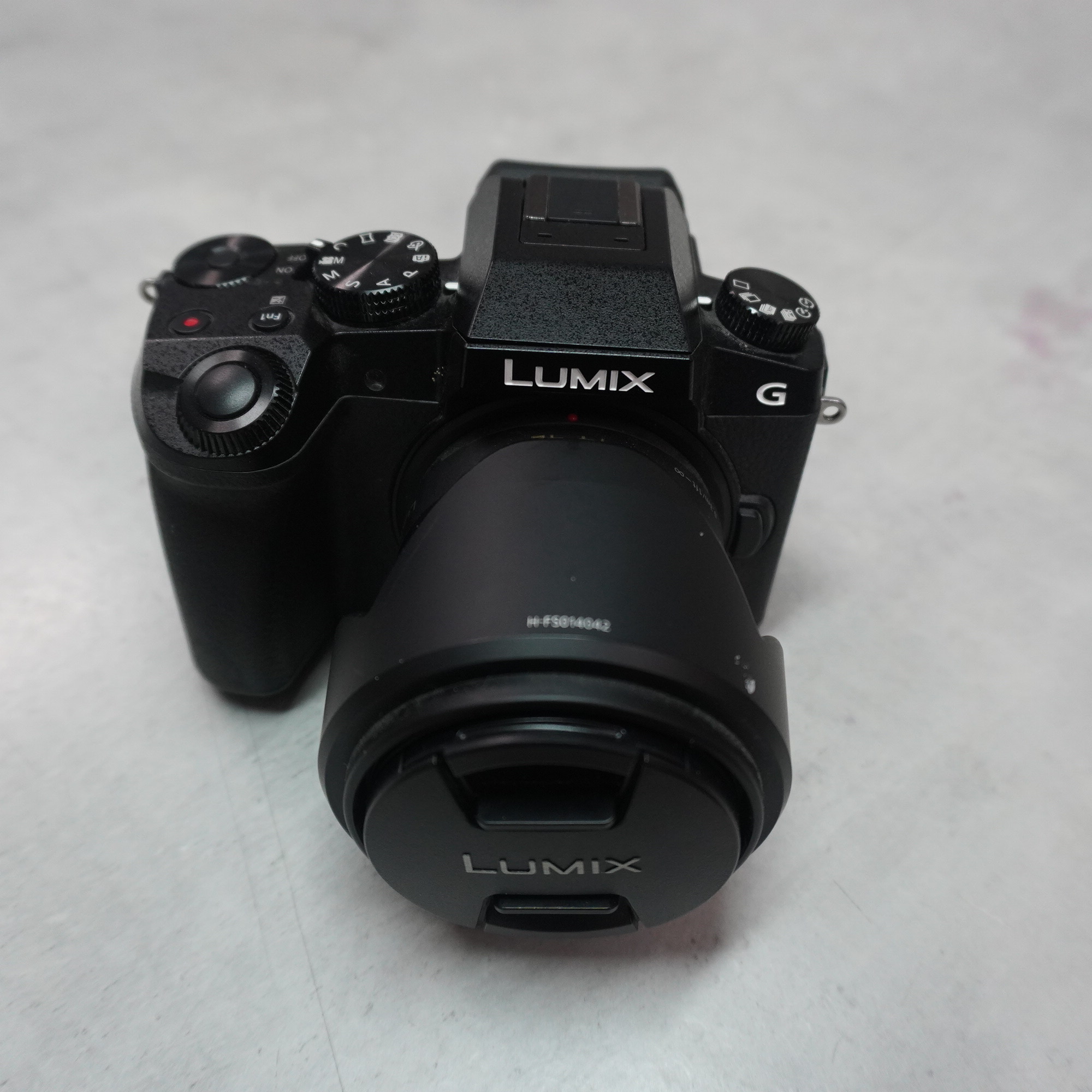 Panasonic Lumix G7 2015 Schwarz, 16 MP Micro Four Thirds, 4K Video, inkl. 14-42mm Objektiv, leichte Kratzer, Tragegurt MIT Ladegerät | Zustand: Gebraucht – Bild 4
