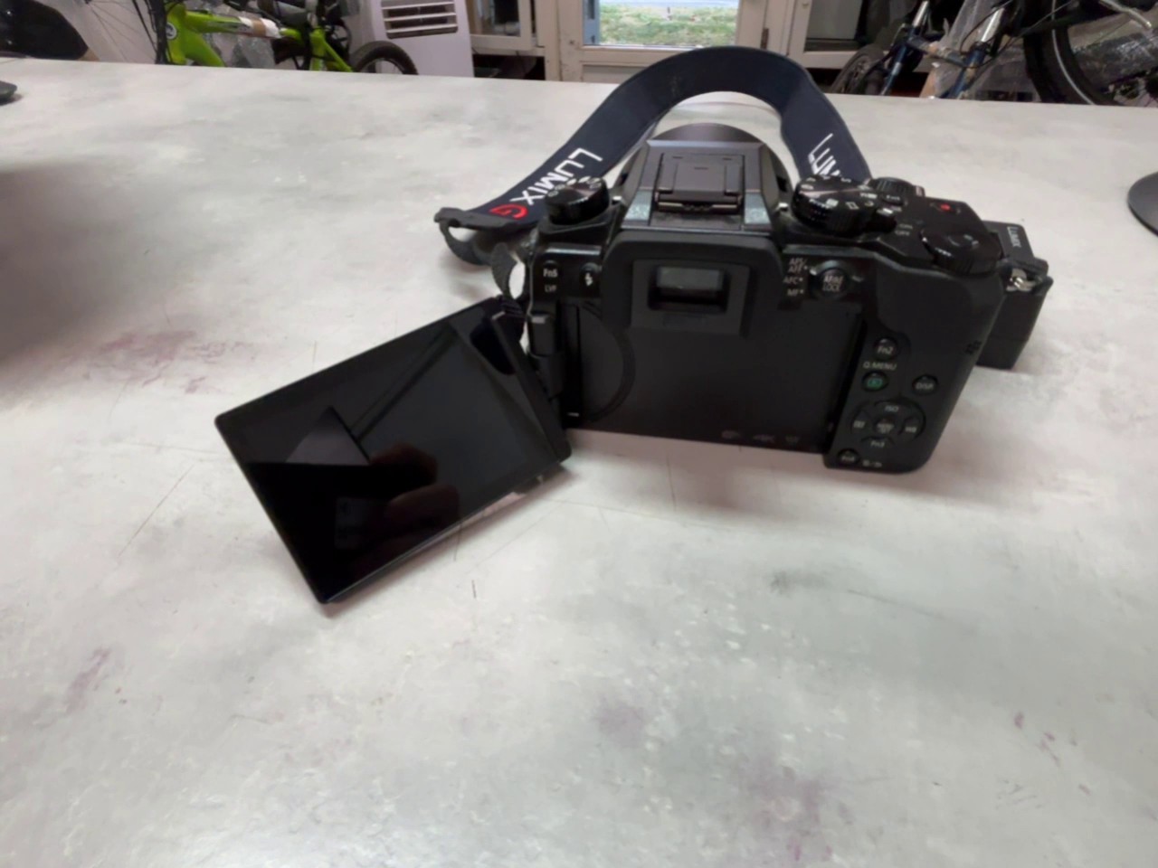 Panasonic Lumix G7 2015 Schwarz, 16 MP Micro Four Thirds, 4K Video, inkl. 14-42mm Objektiv, leichte Kratzer, Tragegurt MIT Ladegerät | Zustand: Gebraucht – Bild 4