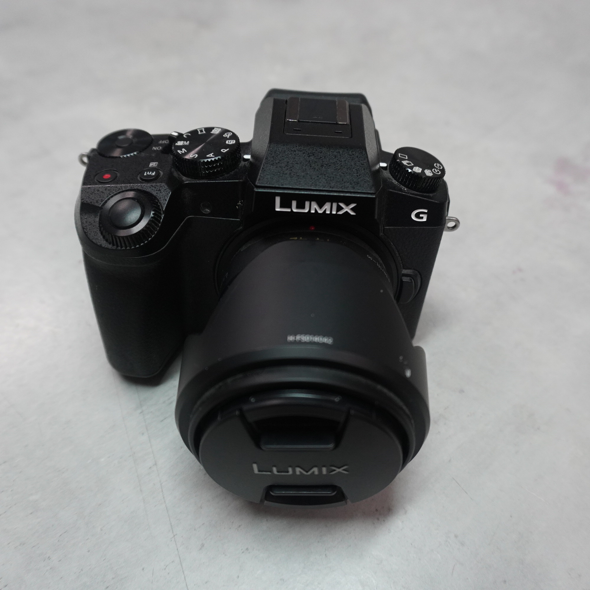 Panasonic Lumix G7 2015 Schwarz, 16 MP Micro Four Thirds, 4K Video, inkl. 14-42mm Objektiv, leichte Kratzer, Tragegurt MIT Ladegerät | Zustand: Gebraucht – Bild 5