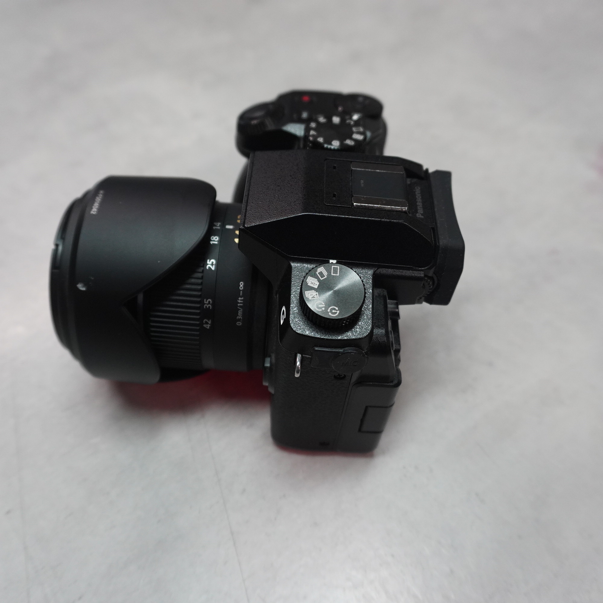 Panasonic Lumix G7 2015 Schwarz, 16 MP Micro Four Thirds, 4K Video, inkl. 14-42mm Objektiv, leichte Kratzer, Tragegurt MIT Ladegerät | Zustand: Gebraucht – Bild 6