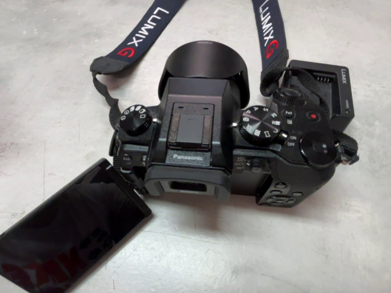 Panasonic Lumix G7 2015 Schwarz, 16 MP Micro Four Thirds, 4K Video, inkl. 14-42mm Objektiv, leichte Kratzer, Tragegurt MIT Ladegerät | Zustand: Gebraucht – Bild 6