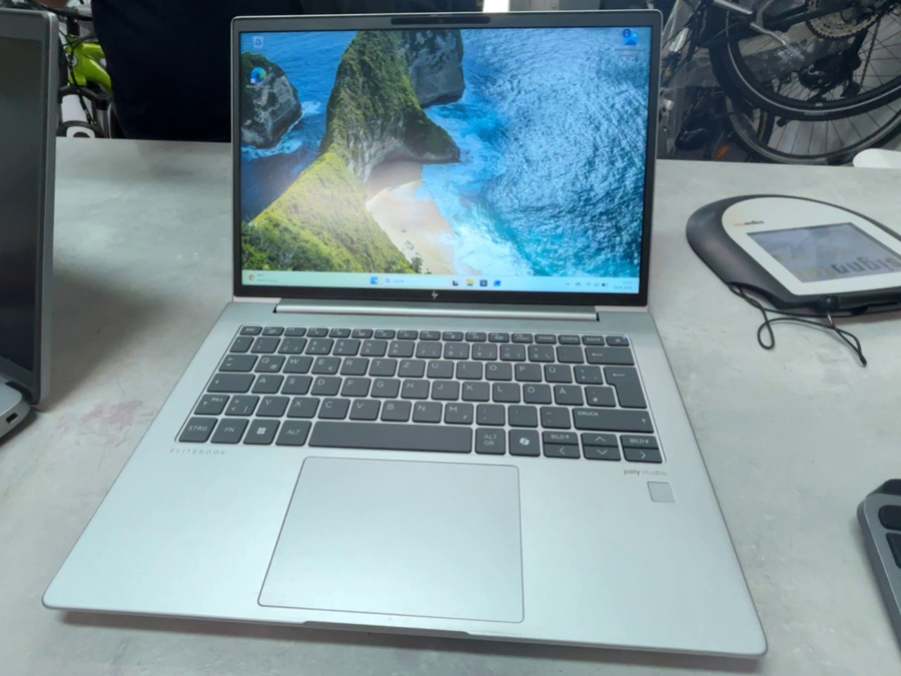 HP EliteBook 645 G11 silber, 14 Zoll, AMD Ryzen 5 7535U, 32 GB RAM, 256 GB SSD, Windows 11 Mit Ladegerät | Zustand: Sehr Gut – Bild 2