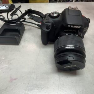 Canon EOS 2000D Schwarz, Inklusive EF-S 18-55mm Objektiv, Akku und Ladegerät | Zustand: Sehr Gut