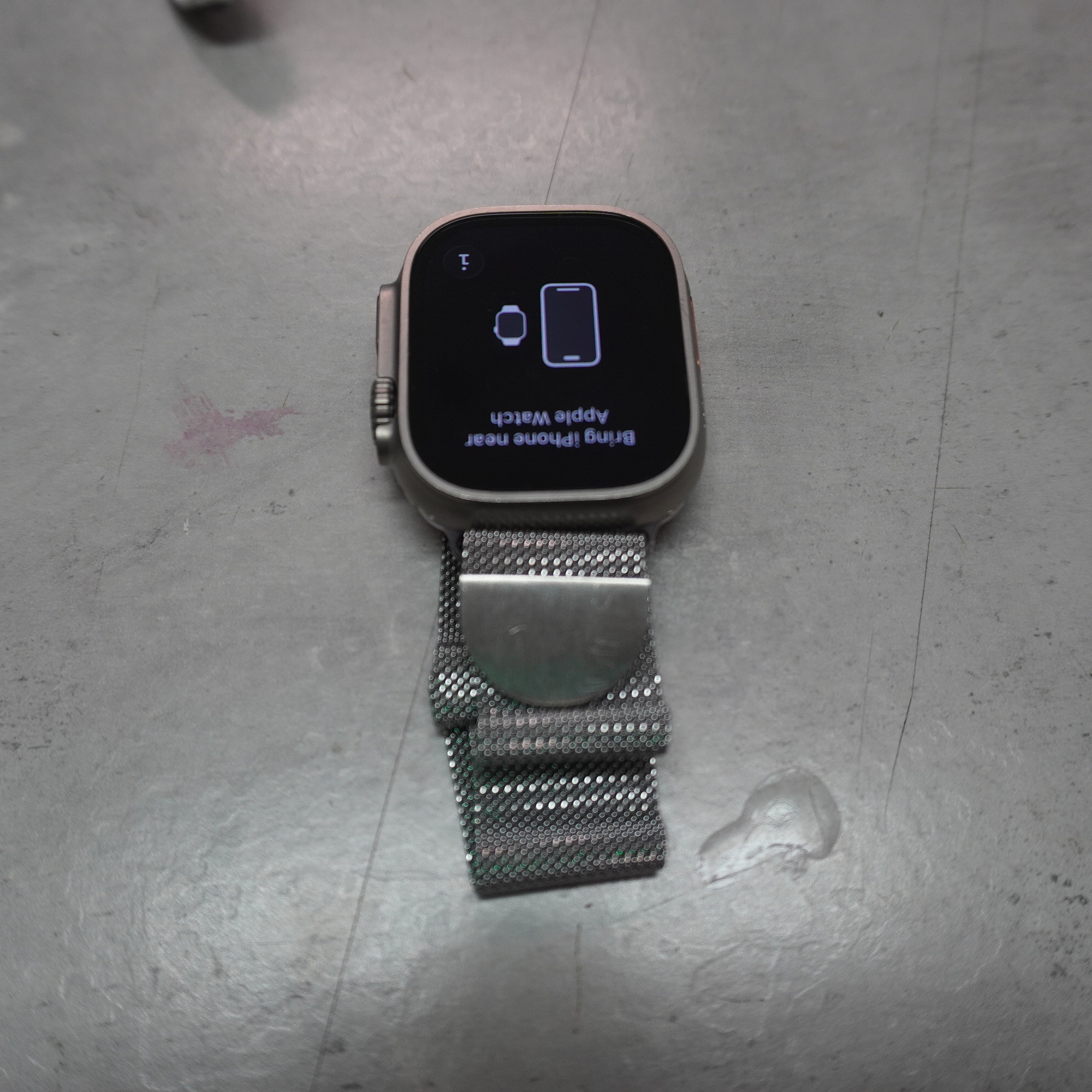 Apple Watch Ultra 2 49mm Titan Natur, Smartwatch GPS Cellular mit Ladekabel und Milanaise Armband | Zustand: Gut | Farbe: schwarz