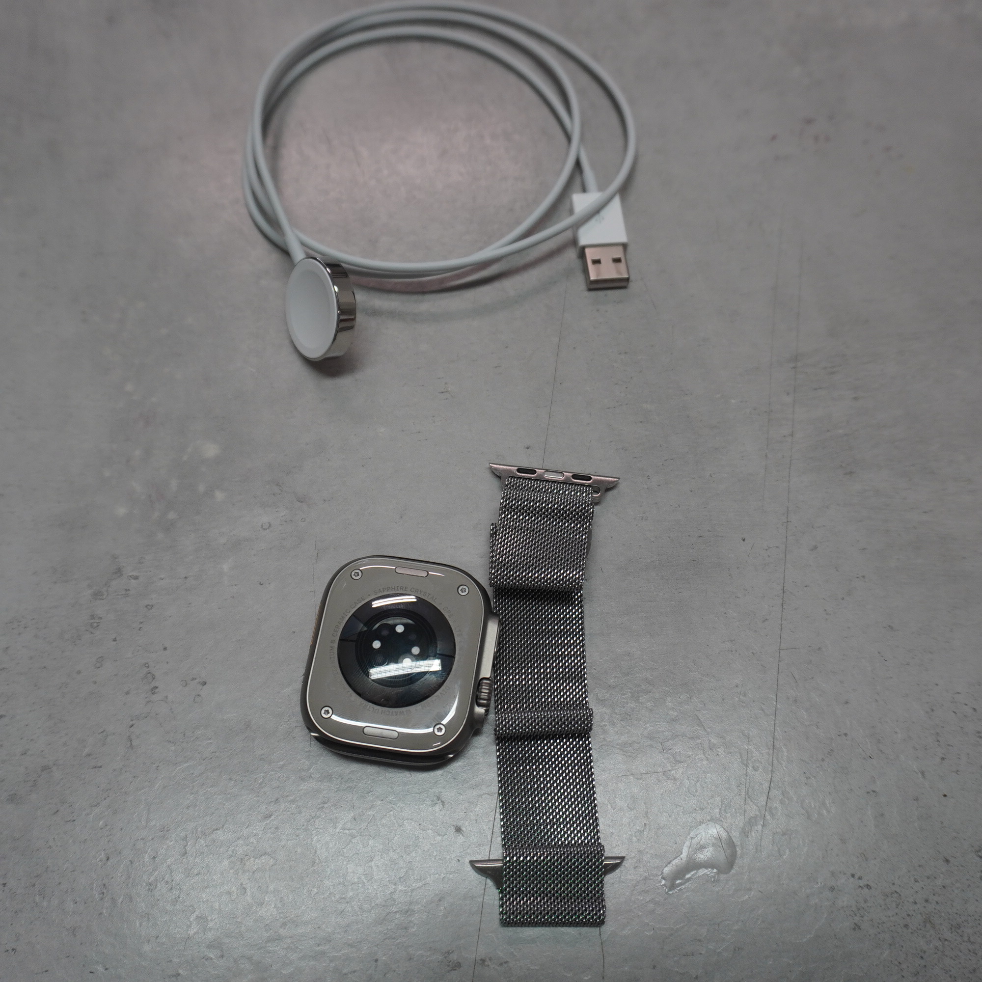 Apple Watch Ultra 2 49mm Titan Natur, Smartwatch GPS Cellular mit Ladekabel und Milanaise Armband | Zustand: Gut | Farbe: schwarz – Bild 2